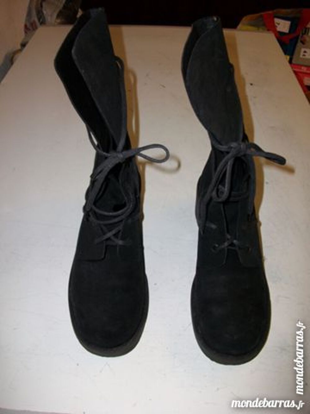 Bottines Noires &agrave; lacets entrecrois&eacute;s pt 38-neuves Chaussures