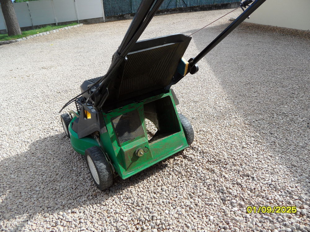 Tondeuse tract&eacute; thermique Jardin