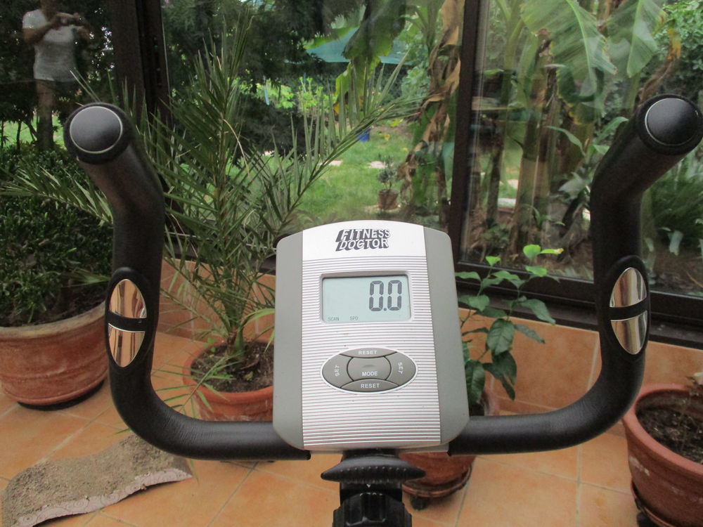 v&eacute;lo d'appartement tr&egrave;s peu utilis&eacute; Sports