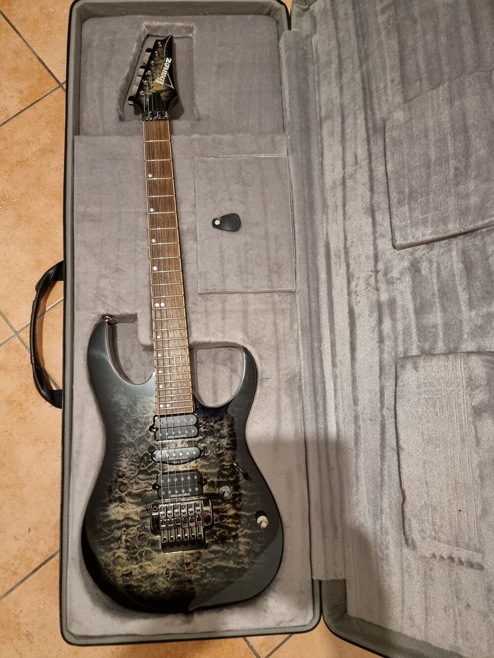 guitare &eacute;lectrique ibanez premium RG970 Instruments de musique