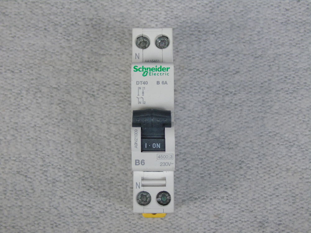 R&eacute;f A9N21009 DISJONCTEUR SCHNEIDER PRODIS DT40 6A 1P+N B Bricolage