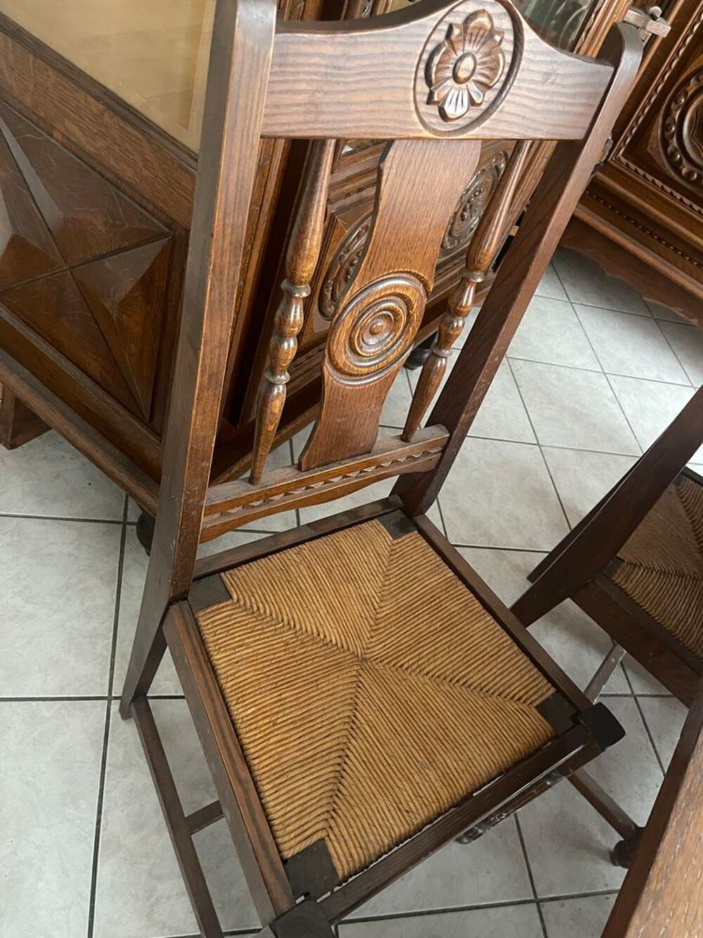 Belle salle &agrave; manger compl&egrave;te Meubles