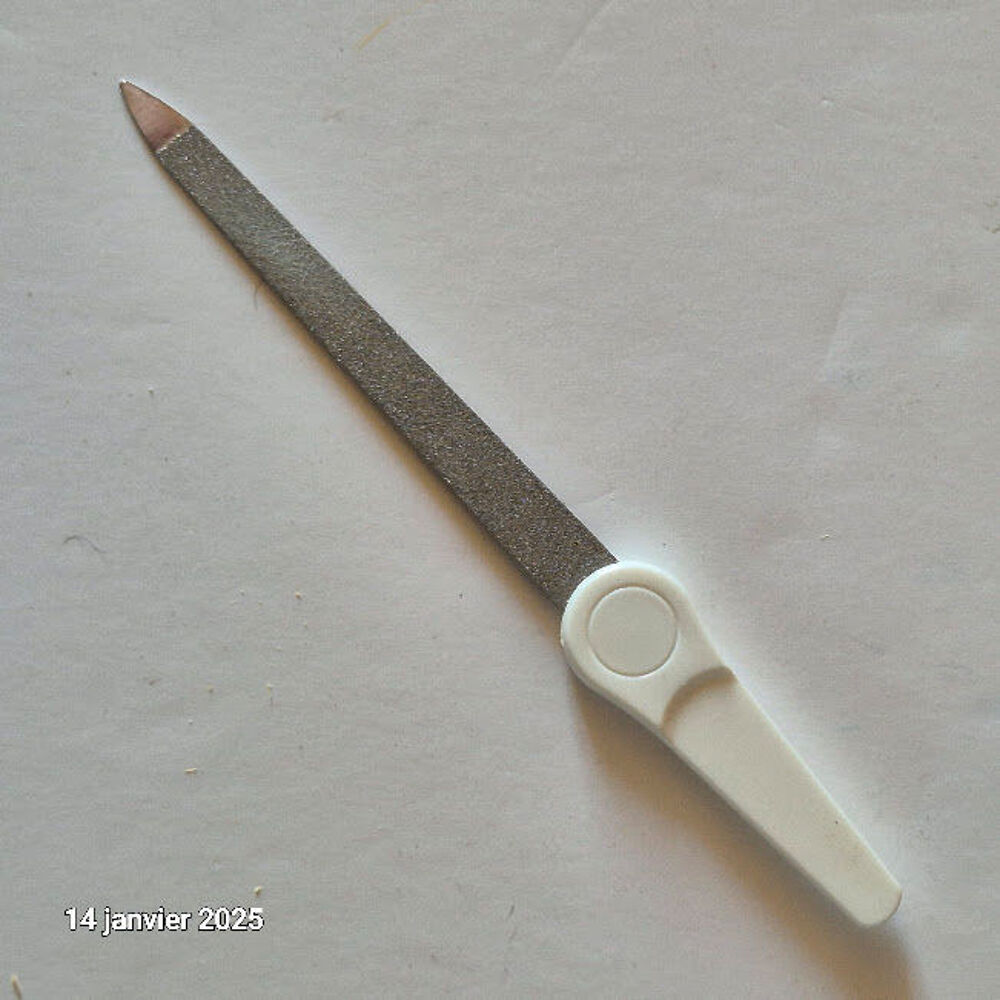 Une lime pour fa&ccedil;onner parfaitement vos ongles. qui durent Maroquinerie