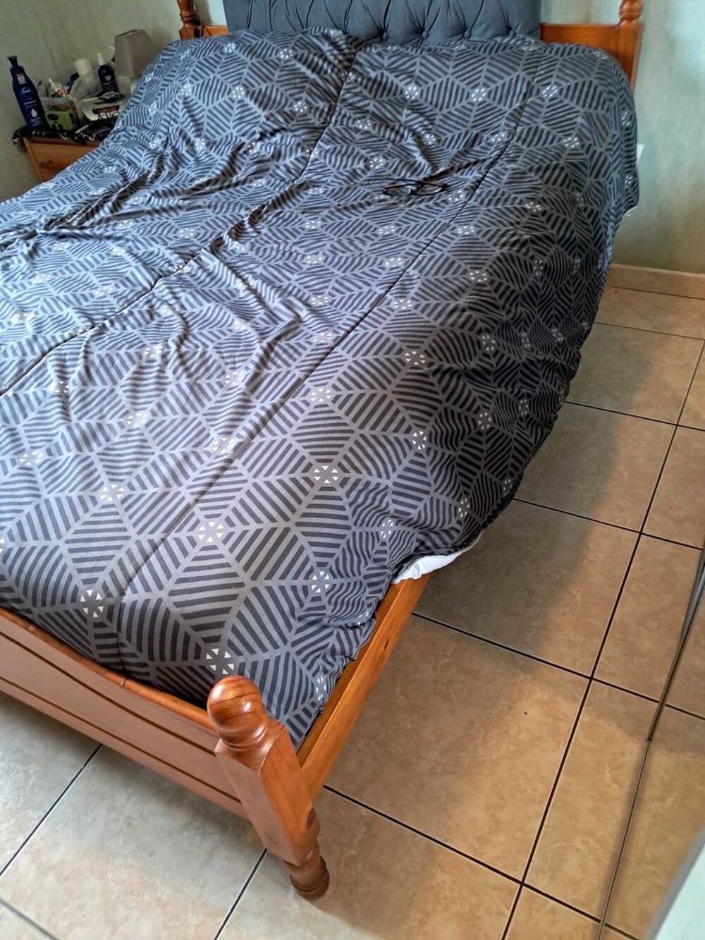 Lit 150cmsx200cms, Sommier latte et matelas. Meubles