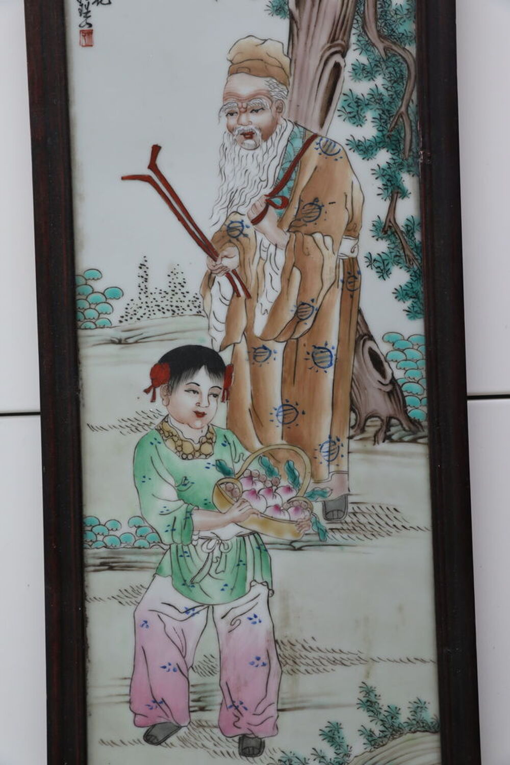 PLAQUE CHINOISE AVEC CADRE PEINT A LA MAIN SIGNE 