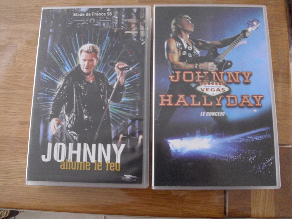 2 CASSETTES VHS JOHNNY HALLYDAY Audio et hifi