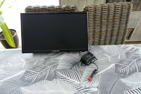 Télévision 18'' 47 cm - 12 volts camping car ou caravane 90 Saint-Pantaléon-de-Larche (19)