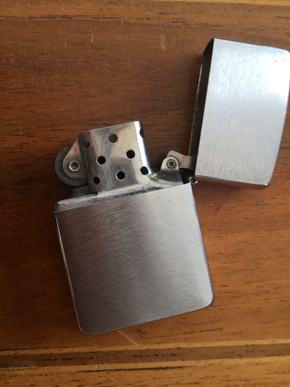 Briquet ZIPPO authentique avec &eacute;tui cuir noir 