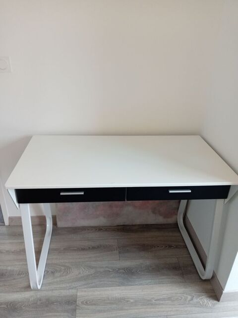 Bureau blanc laqué Bromont-Lamothe (63)
