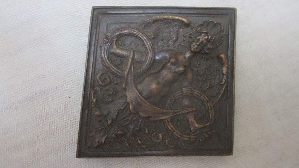 m&eacute;daille ancienne en bronze. 