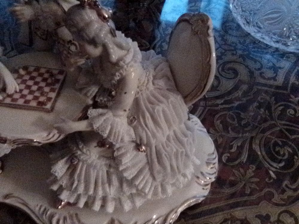 groupe de personnages jouant aux &eacute;checs porcelaine de Saxe Décoration