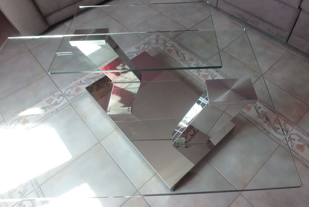 Table basse en verre pied en acier comme neuve Jardin