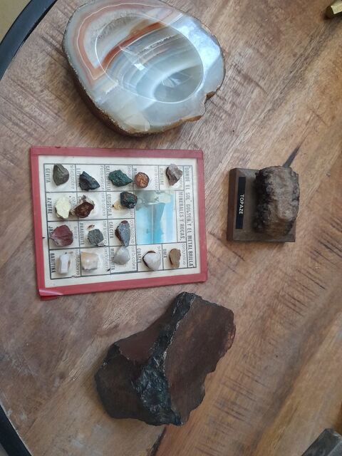 Lot de minraux et de pierre 60 Les Peintures (33)
