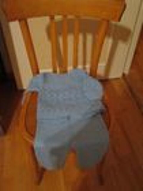 Ensemble bleu plus petits chaussons bleus 0 M�rignies (59)