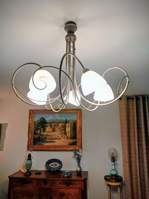 Lustre �l�gant en m�tal gris avec abat-jour en verre 85 Saint-Amant-Tallende (63)