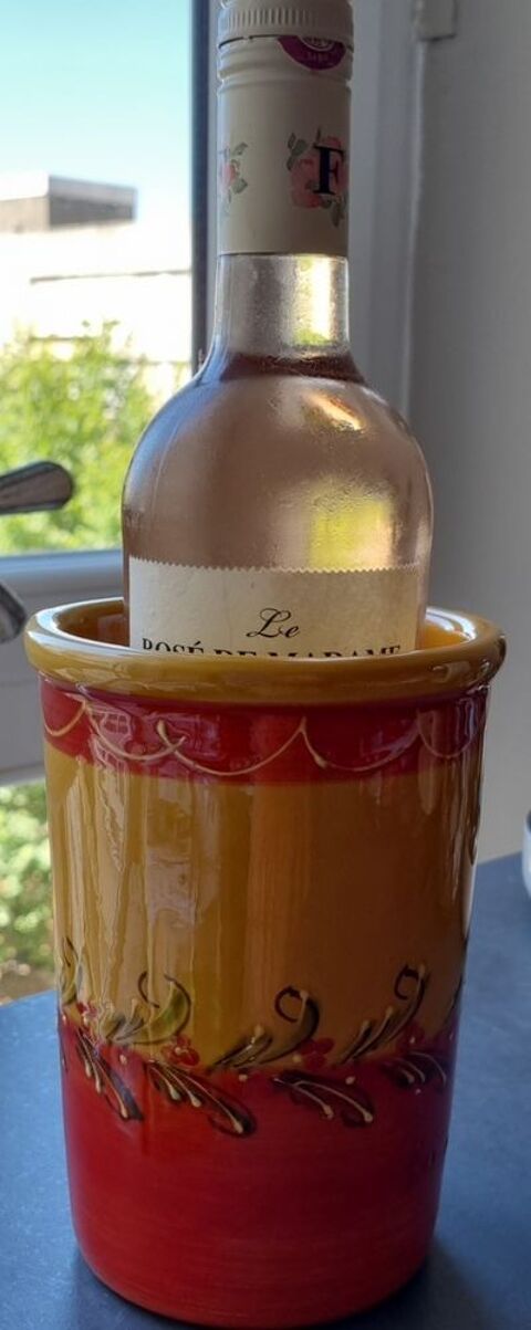 Brique � vin c�ramique neuve. 15 Oullins (69)