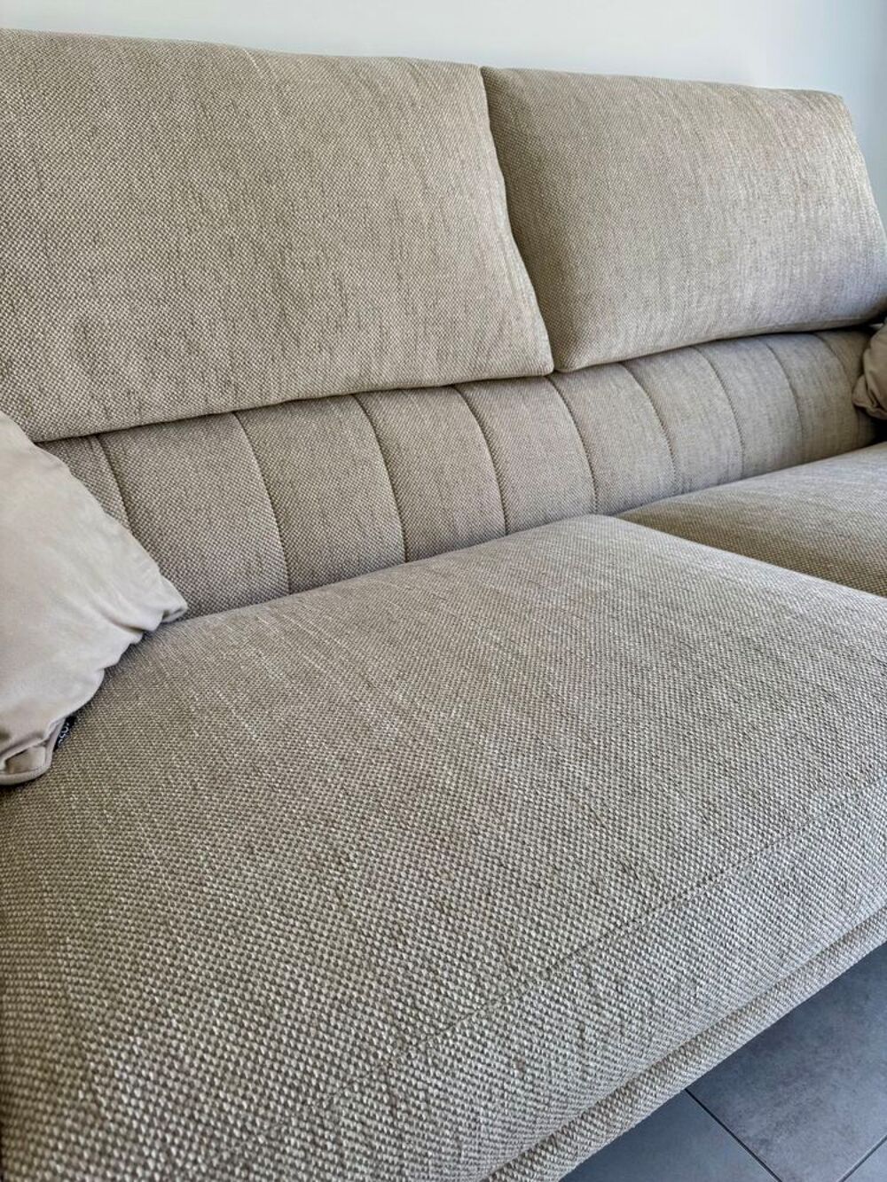 Canap&eacute; et pouf roche bobois neuf couleur beige sable Meubles