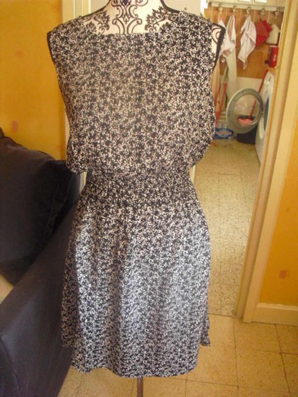 ROBE SANS MANCHE imprim&eacute; NEUVE &eacute;tiquett&eacute;e ZIP DANS DOS T 40 Vêtements