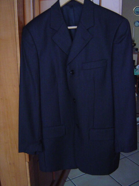 Costume noir fines rayures 30 Paris 15 (75)