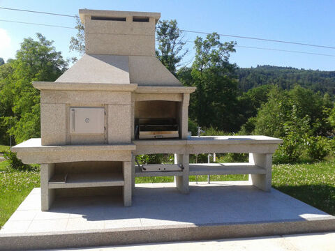 Barbecue en pierre granit 3600 Annecy (74)