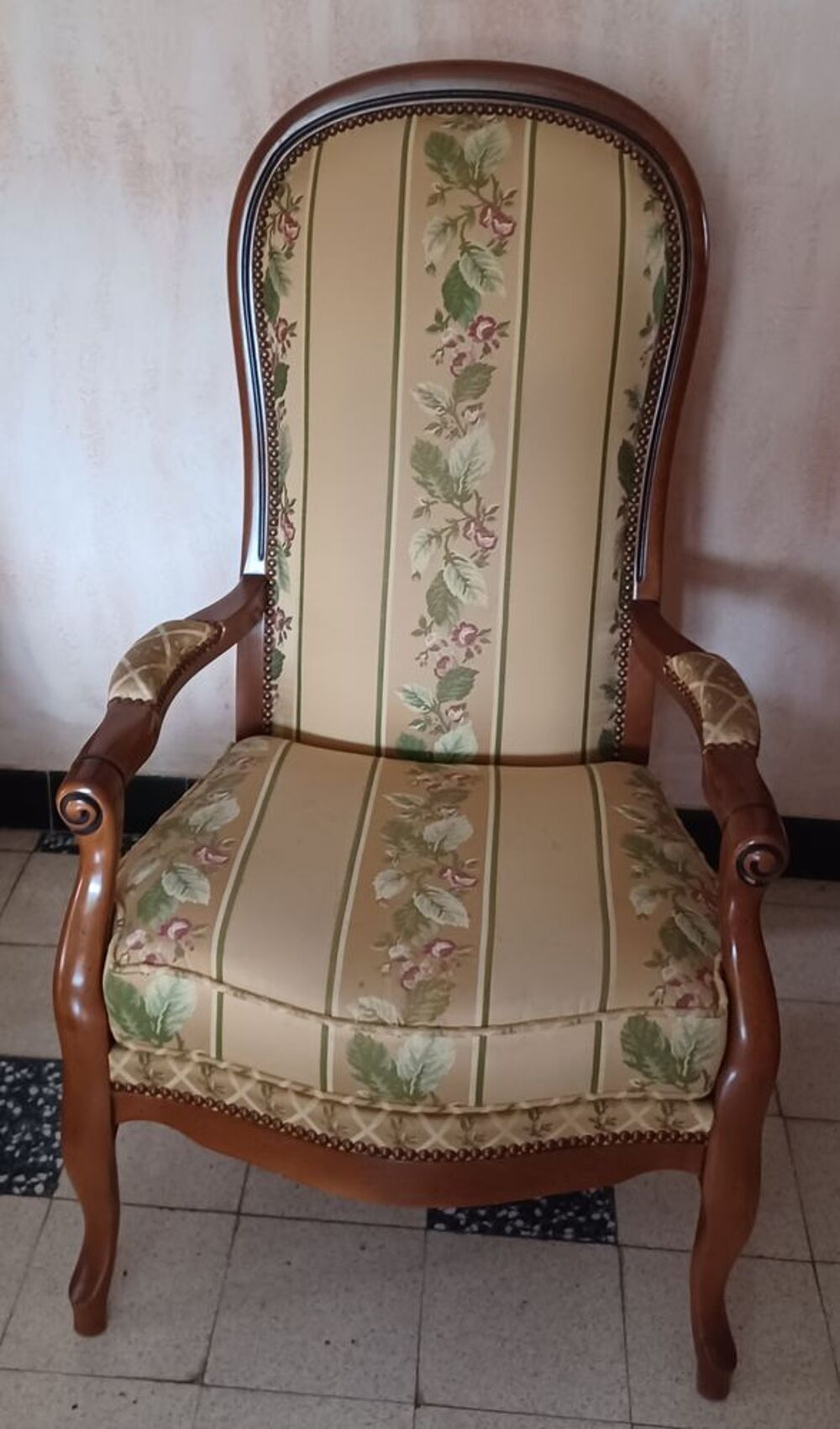 Canapp&eacute; et 2 fauteuils assortis Meubles