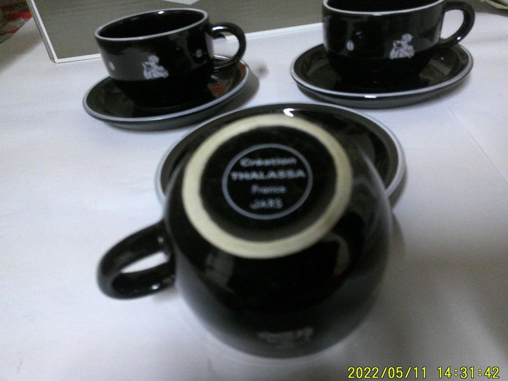 Lot de ( 3 ) Belle Tasses et sous - Tasses noir Décoration