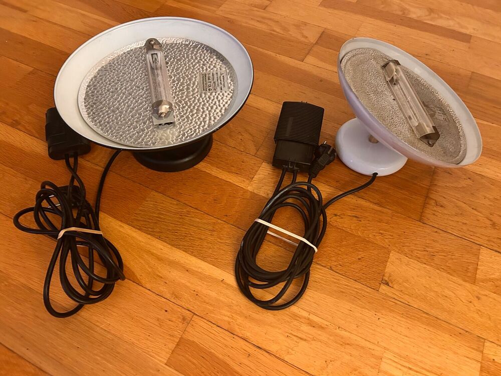 2 petits supports pour lampes halog&egrave;nes Décoration