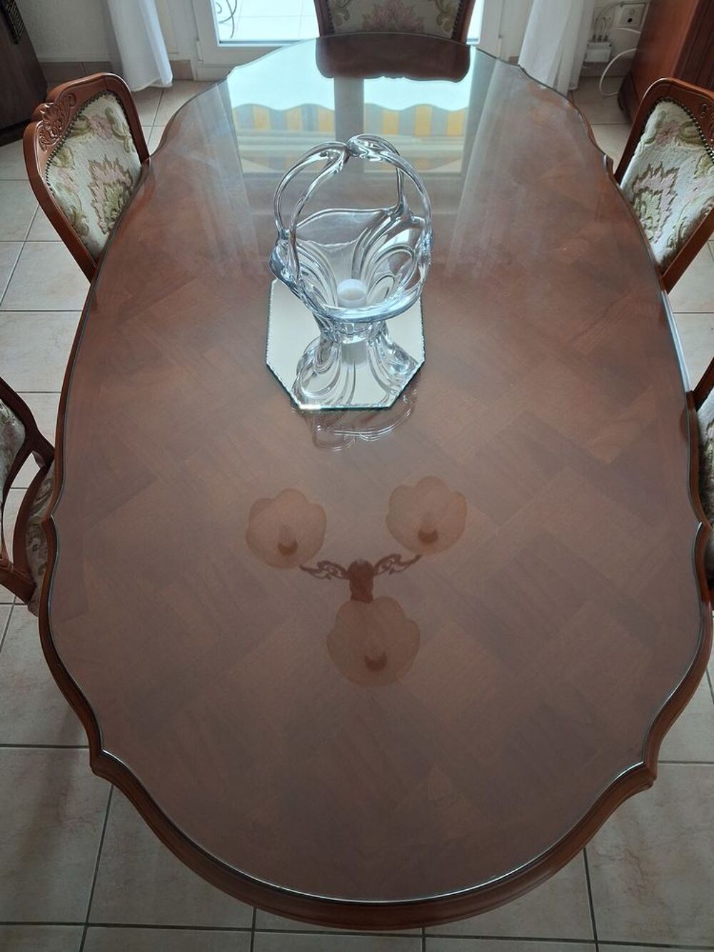 Table &agrave; manger avec 6 chaises Meubles