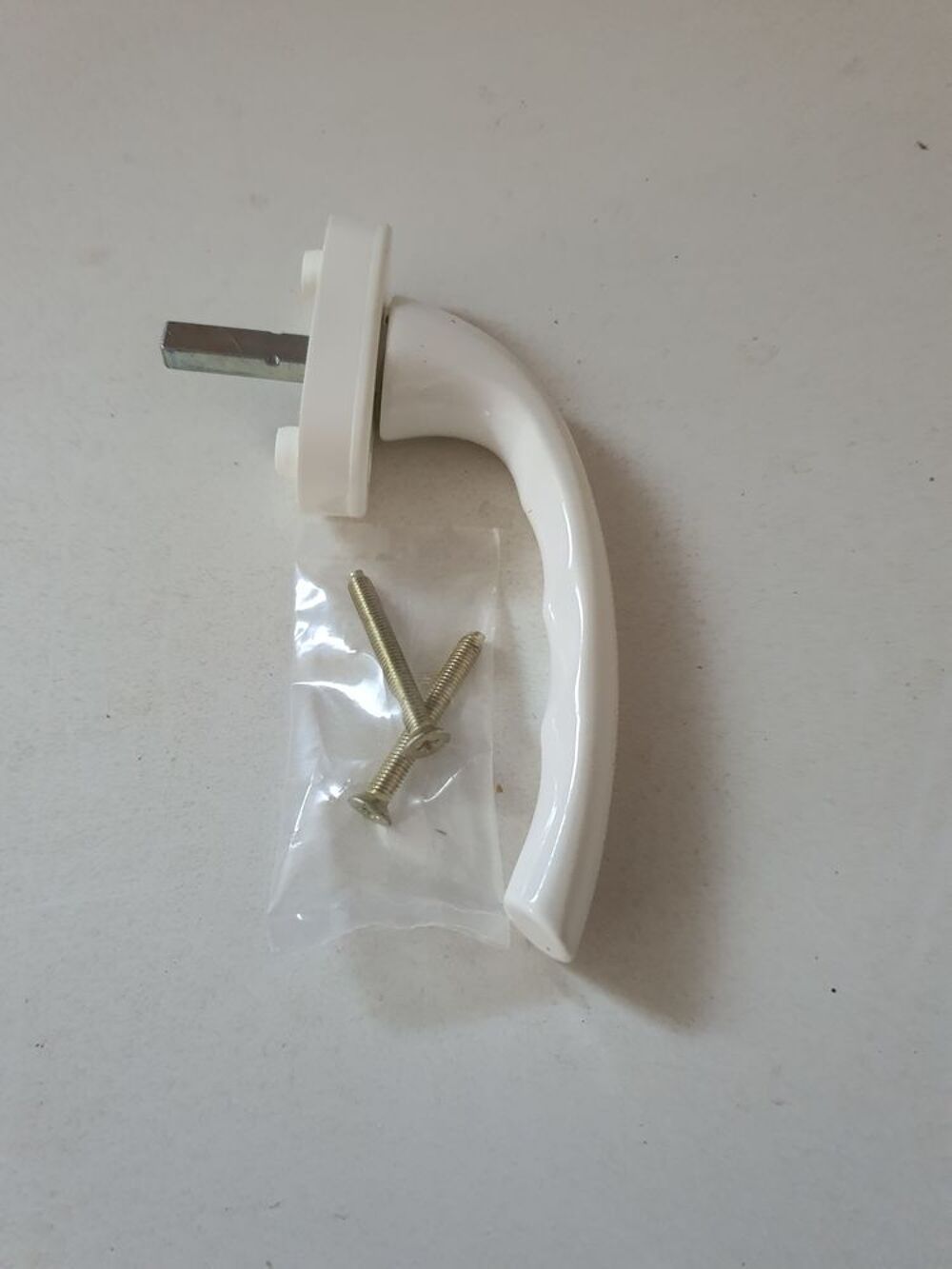 POIGNET DE FENETRE Bricolage