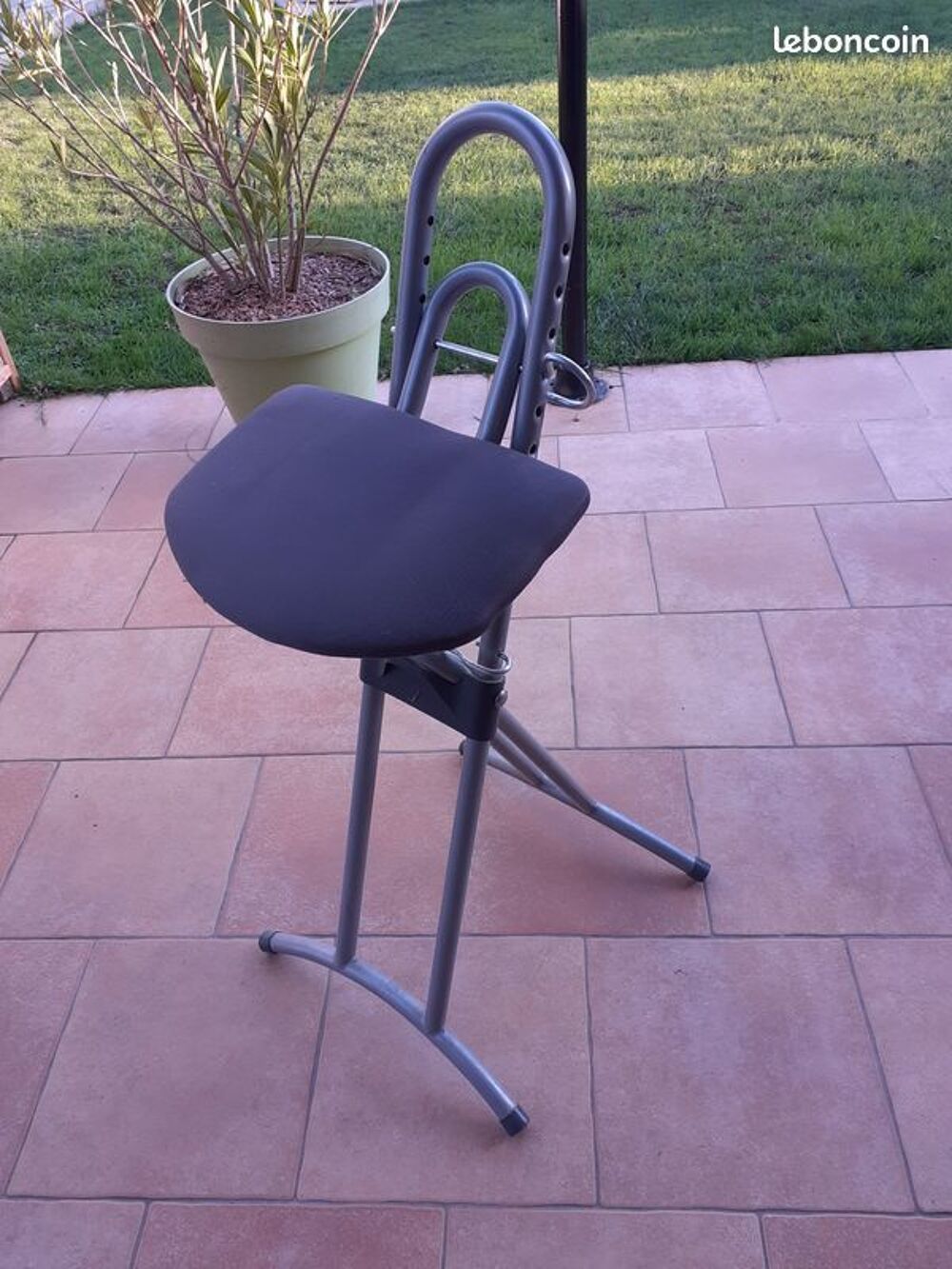 Chaise de repassage
Meubles