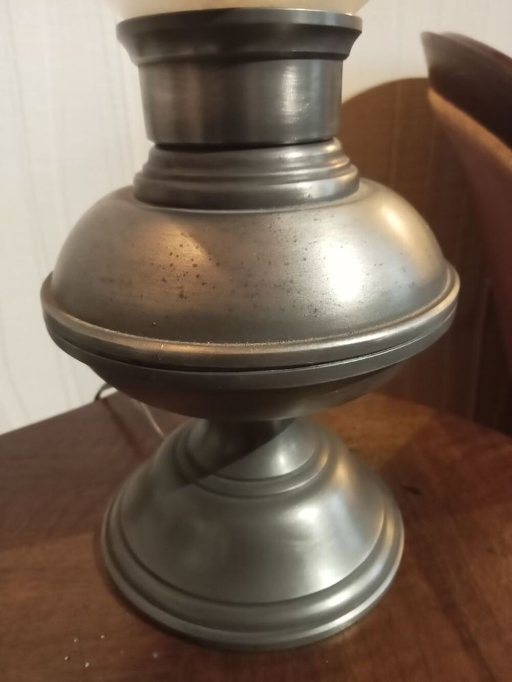 Lampe ancienne sur pied en &eacute;tain D�coration