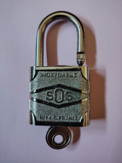 Cadenas SOS vintage acier inoxydable
Salon-de-Provence (13)