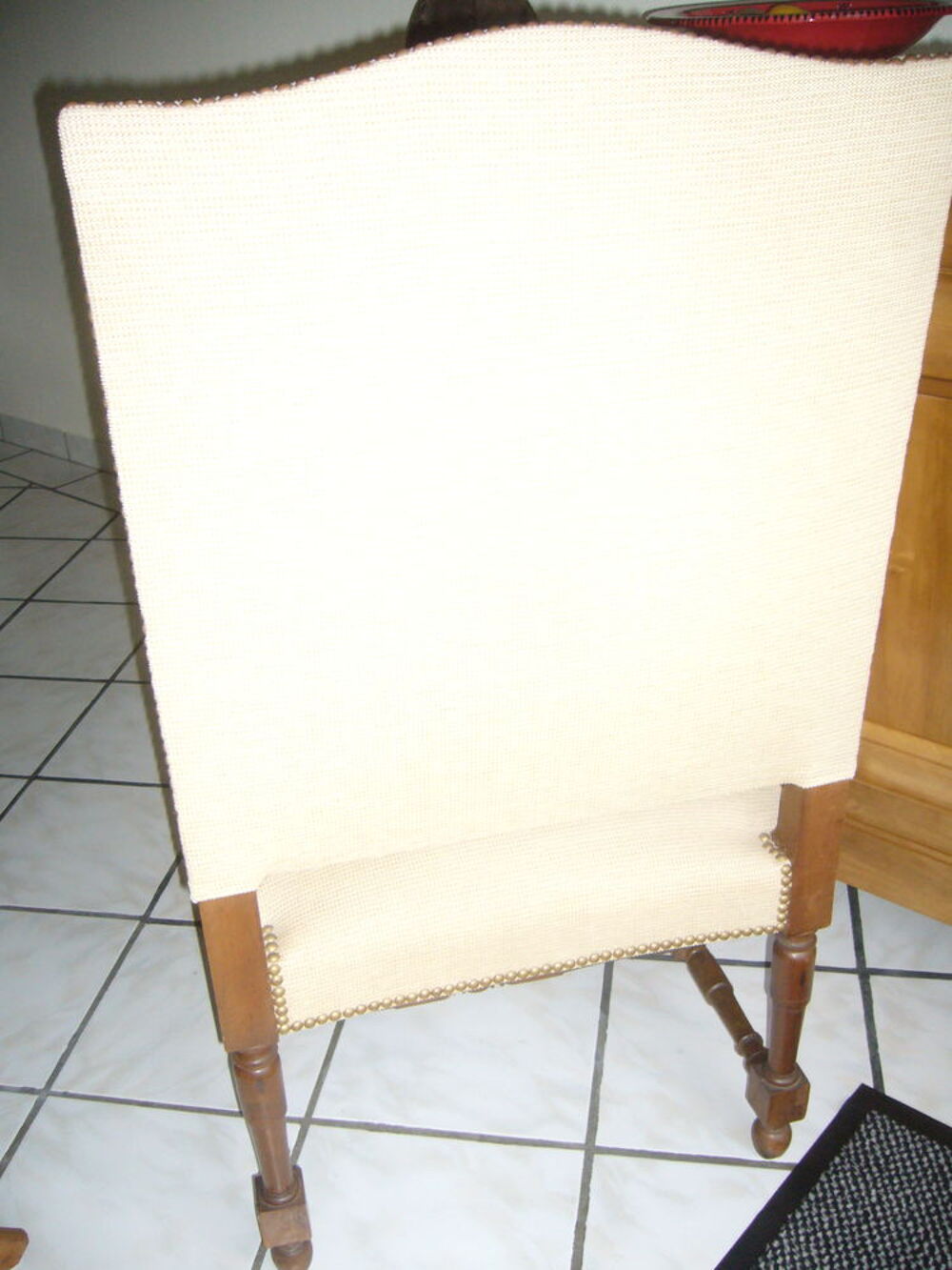 FAUTEUIL LOUIS XIII EN NOYER A HAUT DOSSIER Meubles