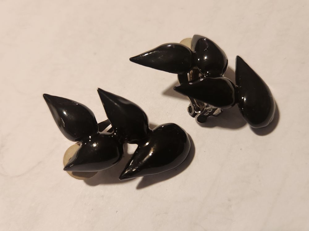 BO Boucles d'Oreilles Clip &eacute;pi NN Noire ANTIGONA Bijoux et montres