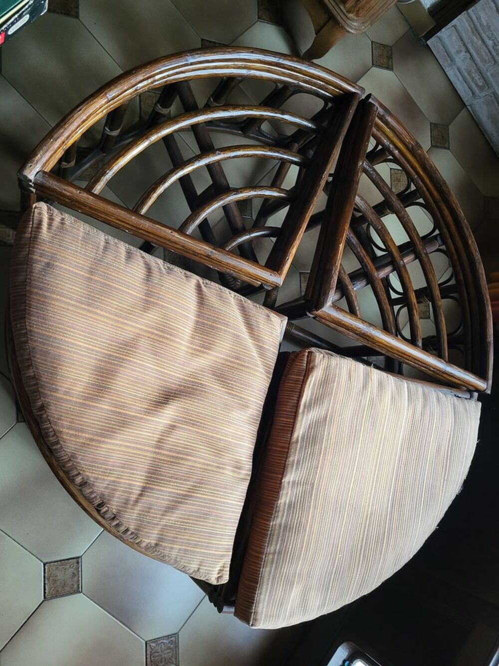 4 poufs rotin impeccables Meubles