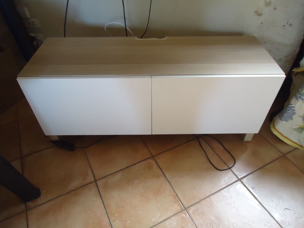 Meuble TV IKEA ch&ecirc;ne blanchi portes blanches TBE achat 165€ Meubles