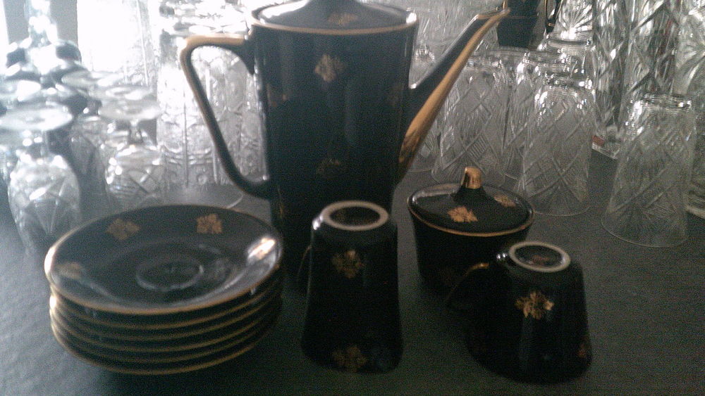service &agrave; caf&eacute; noir Décoration