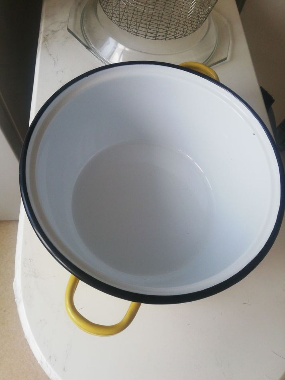 Friteuse &agrave; l'ancienne de 25cm de couleur jaune Electroménager