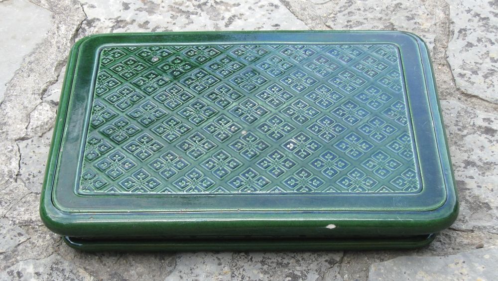 Dessus de Po&ecirc;le en fa&iuml;ence ancien D�coration