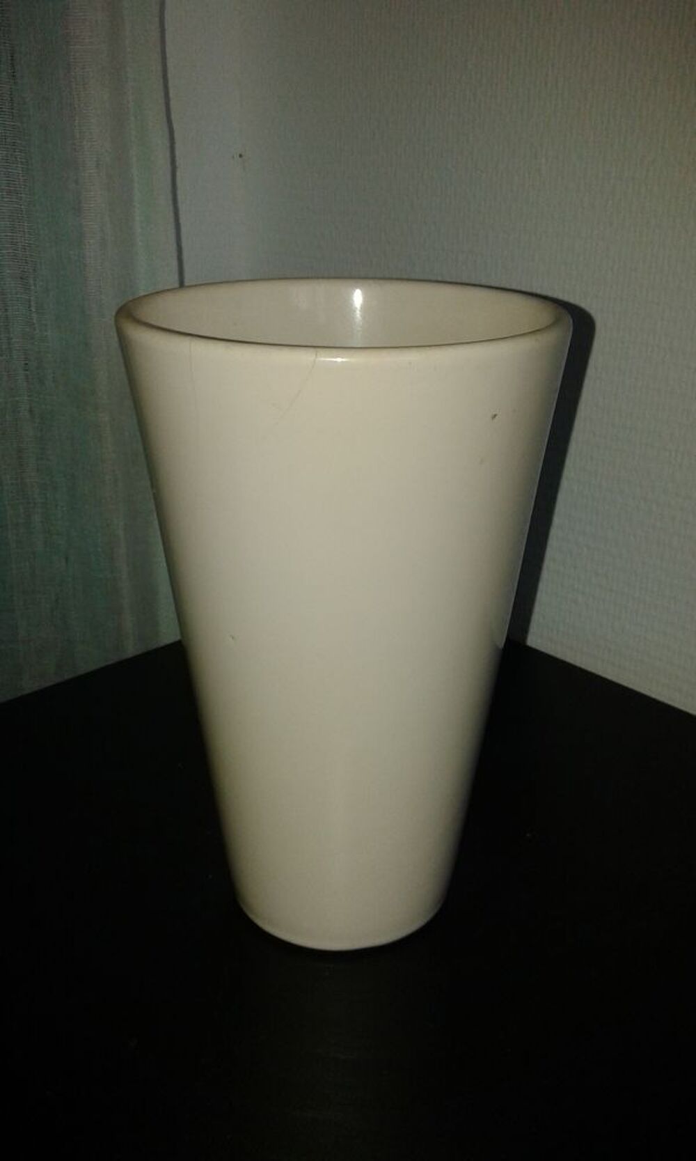 tres beau vase au design moderne beige Décoration