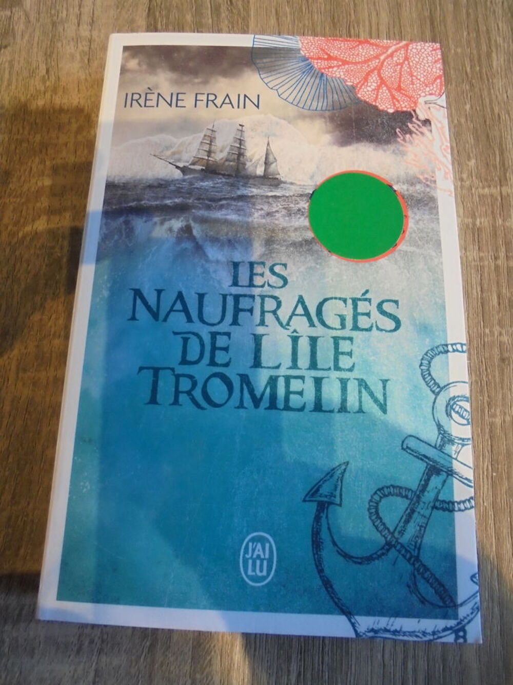 Les naufrag&eacute;s de l'&icirc;le Tromelin (121) Livres et BD