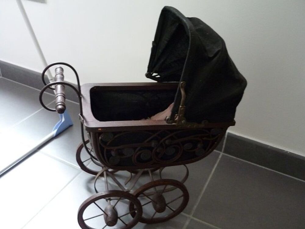 LANDAU POUPEE Décoration