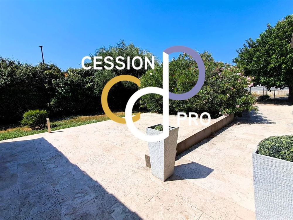   LOCAL COMMERCIAL 290 M² + TERRASSE SUR TERRAIN 2 000 M² – A LOUER A TARASCON FACE AU McDONALD'S Tarascon