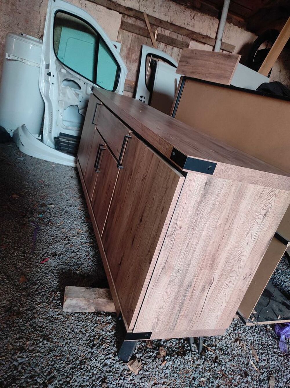 buffet bahut xena en ch&ecirc;ne Scarlett pi&egrave;tement en m&eacute;tal de tr&egrave;s bonnes qualit&eacute;s achet&eacute; plus de 500 euro Meubles