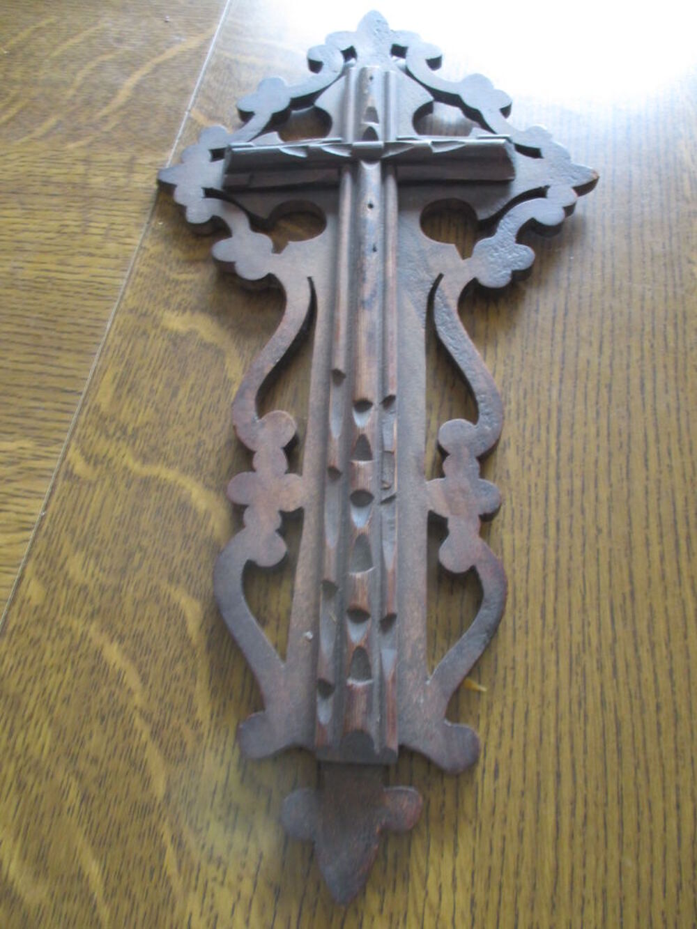= tr&egrave;s beau christ sculpter dans le bois Décoration