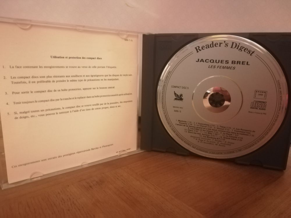 Coffret souvenir Jacques Brel CD et vinyles