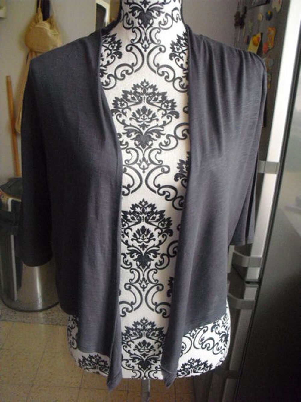 gilet court a pans asym&eacute;trique gris fon&ccedil;&eacute; NEUF ETAM T 38 Vêtements