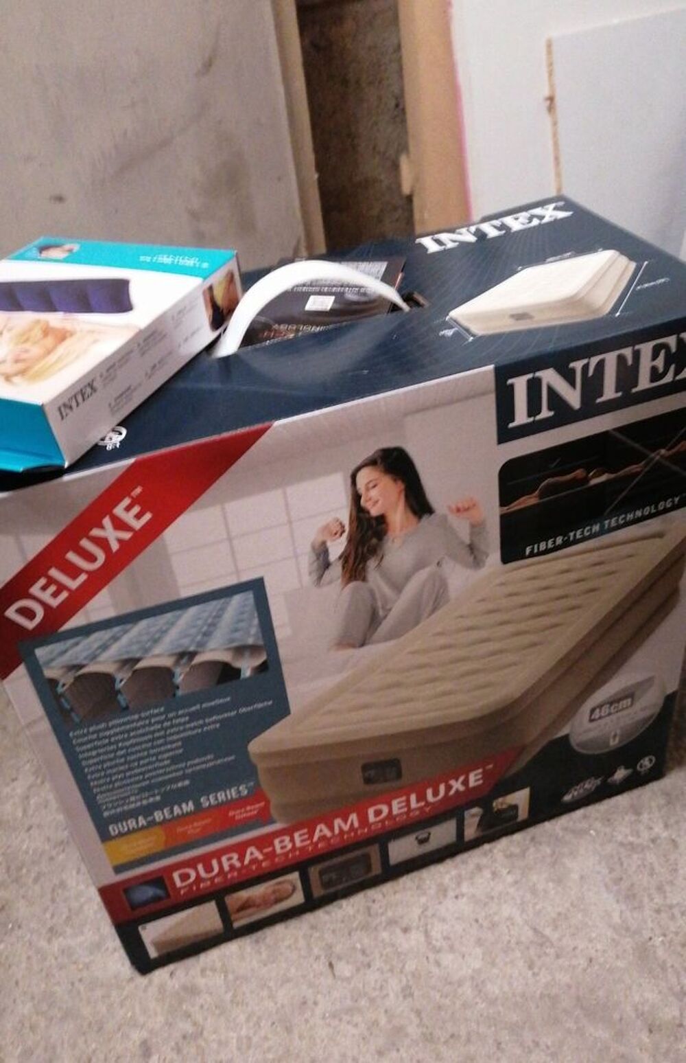 Matelas gonflable intex 46 cm tout neuf avec coussin Meubles