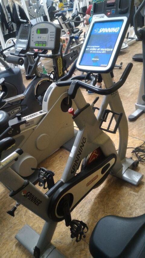 Vlo Spinning PRO Star Trac avec cran tactile 450 Pierres (28)