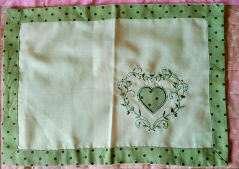 lot de 2 napperons 50 x 35 cm motifs coeurs 20 Marcq-en-Bar�ul (59)